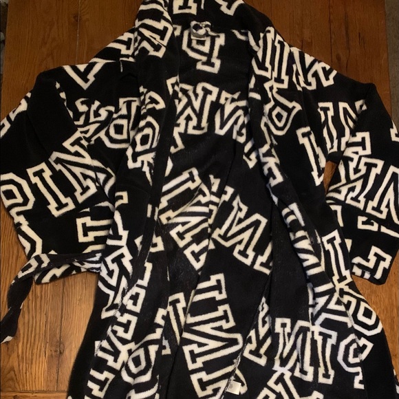 Victoria Secret Pink Robe - Picture 2 of 4